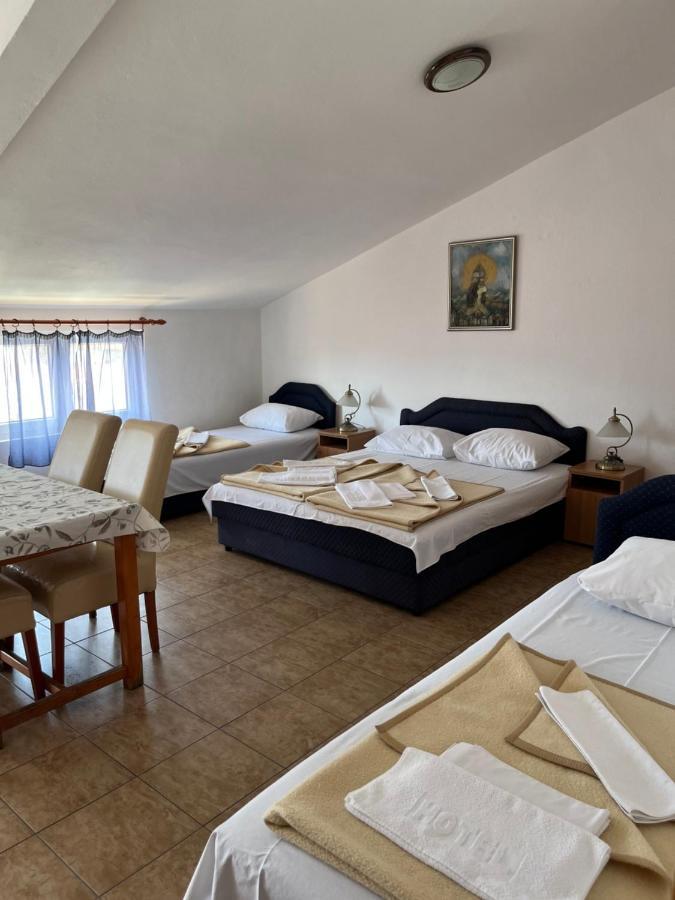 Apartmani Goran I Jelena Zec บุดวา ภายนอก รูปภาพ